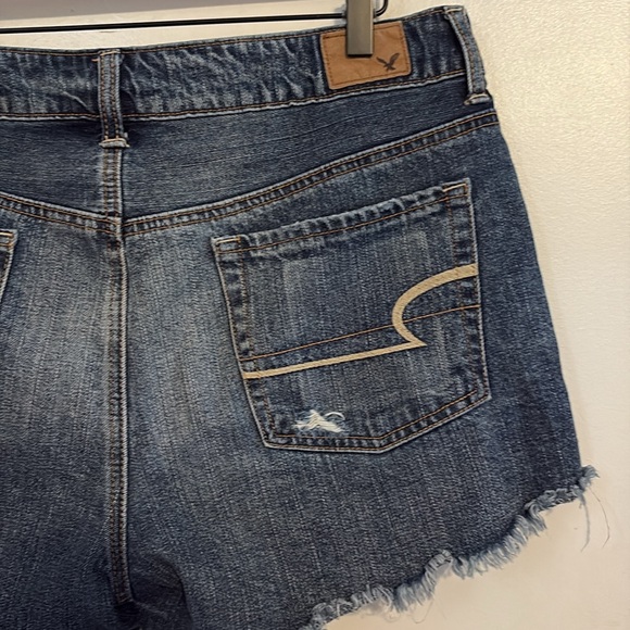 American Eagle Distressed Hi-Rise Festive Denim Shorts with Ivory Lace 12 - Picture 9 of 12